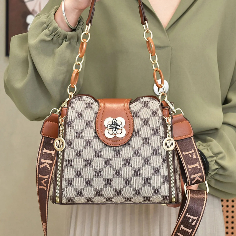 Tas selempang bermotif huruf v - Vintage Zipper ulasan dan harga